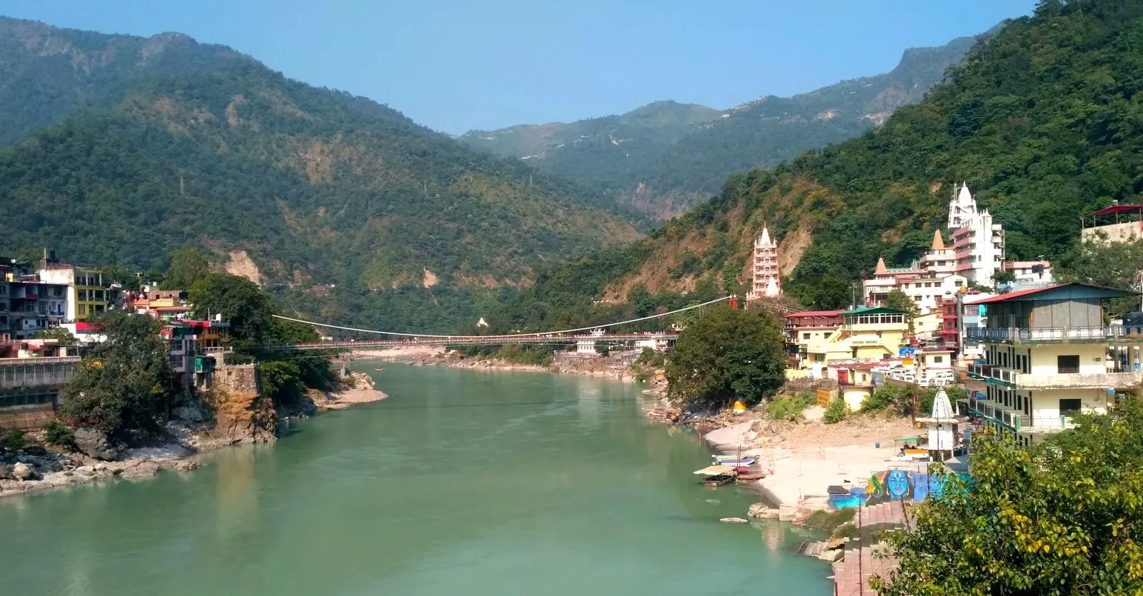 Rishikesh and the Lakshman Jhula bridge over the Ganges